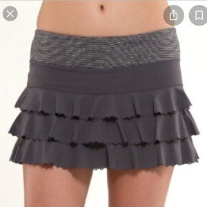 Lululemon 8 Run Weightless Coal Gray skirt tiers ruffles y2k girlhoodcore tennis